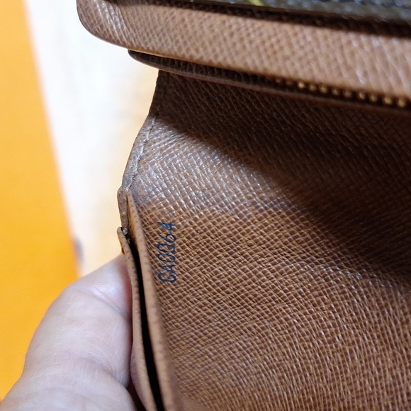 Louis Vuitton Porte Monnaie Tresor Wallet - Picture 13 of 17